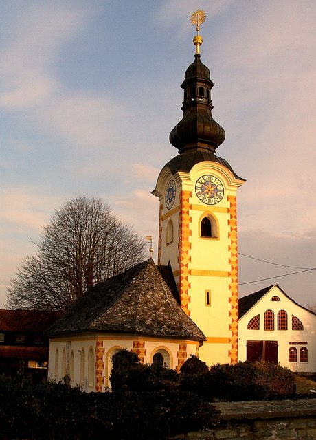 Die Filialkirche Sittich ist den Heiligen Philippus und Jakobus geweiht und gehört zur Pfarre Radweg (Gde. Feldkirchen in Kärnten) Die erste urkundliche Erwähnung fand die Kirche 1438.
