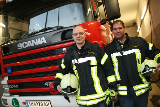 Feuerwehrkommandant Johann Steinböck und Verwalter Rudolf Hirss freuen sich auf das neue Gebäude.