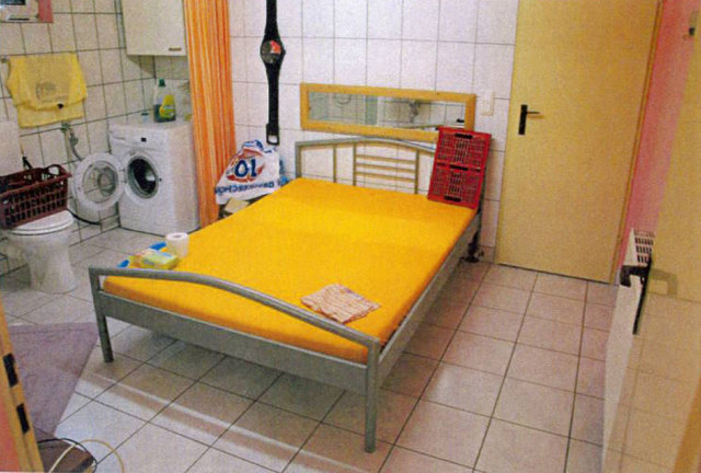 In diesem eingerichteten Kellerraum musste die 30-jährige Pflegehelferin ihre Freier empfangen.