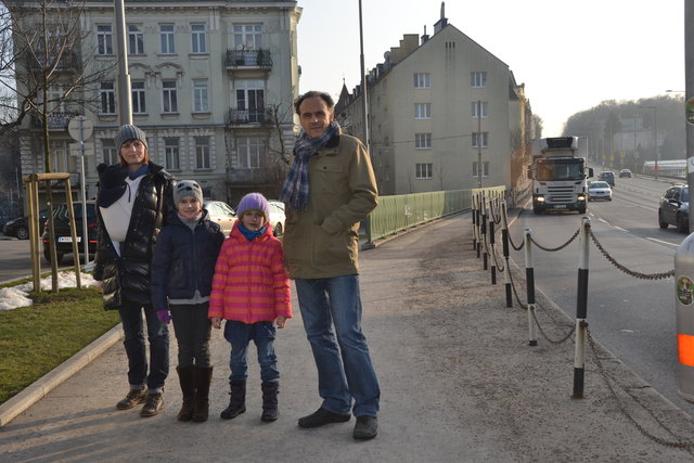 Metallkette als Schutz reicht nicht aus: Kerstin Schützinger, Sara, Marie-Lena und Alexander Mayr-Harting.