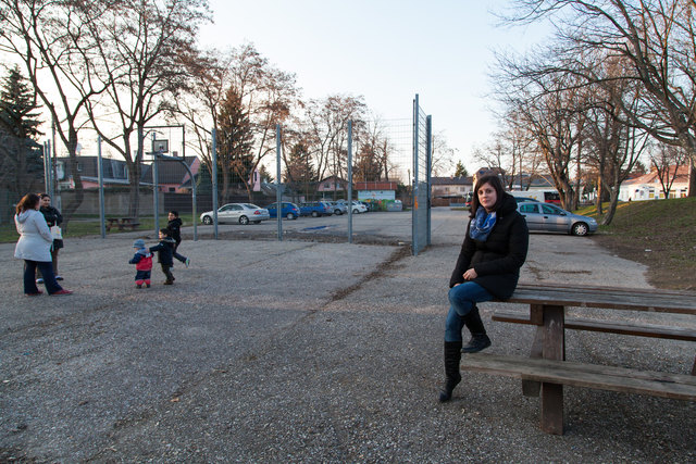 Die 23-jährige Daniela Stahl wünscht sich auf der derzeitigen Betonfläche in Jedlesee einen Skaterplatz.