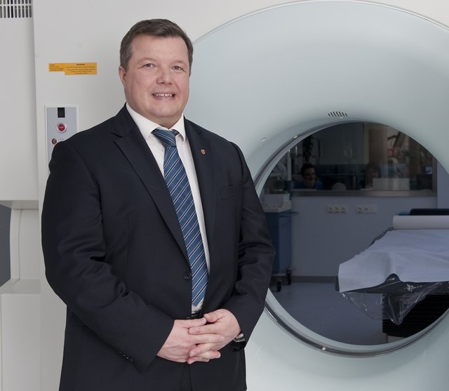 Neuer CT: LR Bernhard Tilg freut sich über die große Qualitätsverbesserung am Krankenhaus Zams. | Foto: Land Tirol