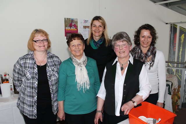 Mitglieder der Krebshilfe Friedberg laden zum Brustkrebs-Infoabend ein.