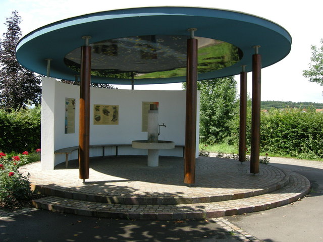 Der Trinkbrunnen der Ursulaquelle bringt kühles Nass mit wertvollen heilsamen Kräften.
