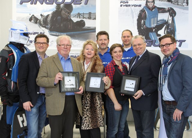 Welios-Geschäftsführer Michael Holl (l.) mit Erich Rondonell, Leo Ludick, Christoph Enk und Sonja Hallwirth vom Verein der Freunde des Welios mit den kreativen Erfindern der 1. Erfindermesse. | Foto: Welios