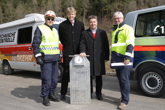 Chefinspektor Hartl, DI Jüngling (Land OÖ), LR Reinhold Entholzer und Ing. Inreiter (Land OÖ)
