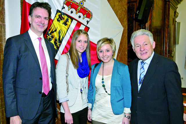 AMAG-Personalchef Paul Benischek, Christina Wagneder, Sandra Gurtner und Landeshauptmann Josef Pühringer