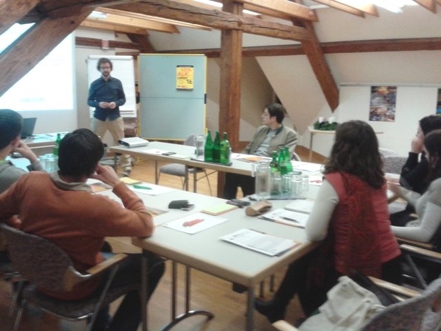 Die Jugendbeauftragten nehmen an zahlreichen Workshops, wie etwa dem Kurs über Festkultur, teil.
