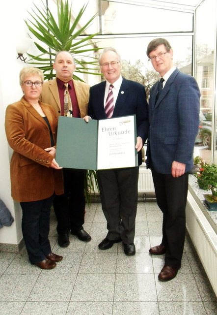 Bürgermeisterin Berta Scheuringer, ÖVP-Parteiobmann Klaus Mitter, Ehrenobmann Hermann Kraft und Obmann Karl Kopfberger. | Foto: Seniorenbund Riedau