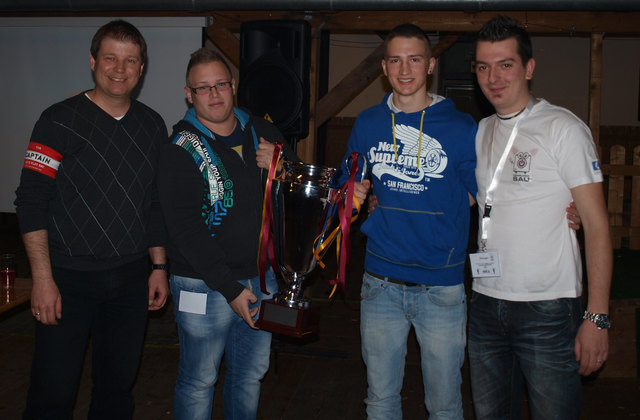 Vizebürgermeister Andreas Hautzinger; Sieger Patrick Semtner u& Florian Kogelbauer; Veranstalter Michael Thyringer