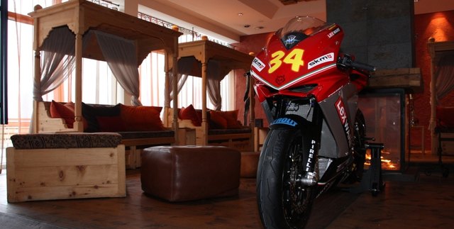 Günther Knobloch präsentiert MV Augusta F3