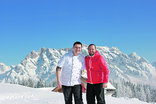 Steinbock Alm-Chefkoch Oliver Sprenger und Starkoch Mario Lohninger schwangen auf 1.600 m die Kochlöffel. | Foto: Foto: Privat