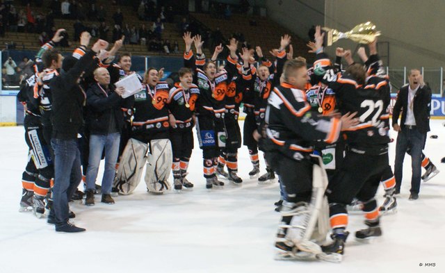 Die U20-Mannschaft der LLZ Stmk Süd/Graz 99ers besiegte in der „best of three“-Serie des Finales den EC KAC und ist neuer österreichischer U20-Eishockey-Staatsmeister. | Foto: Graz 99ers Juniors