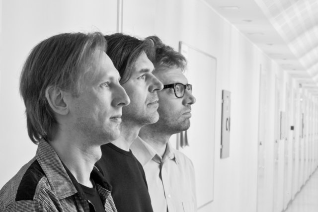 Das jazztrio setzt sich aus Jaak Sooäär, electric guitar, Raul Vaigla, bass guitar und Tanel Ruben, drums, zusammen.