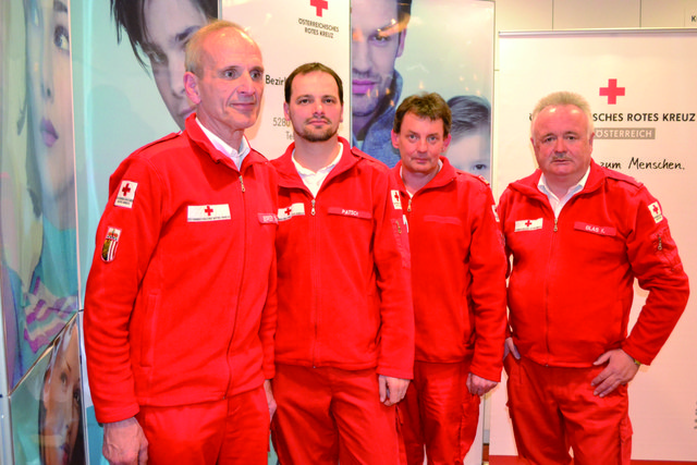 Das Dienstjahresabzeichen in Silber erhielten Dietmar Berer, Christoph Patsch, Stefan Ortner und Karl Glas.