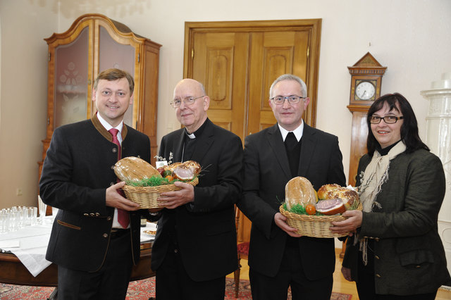 Johann Höfinger, Bischof Klaus Küng, Weihbischof Anton Leichtfried und Christine Zimmermann. | Foto: LK NÖ/Laister