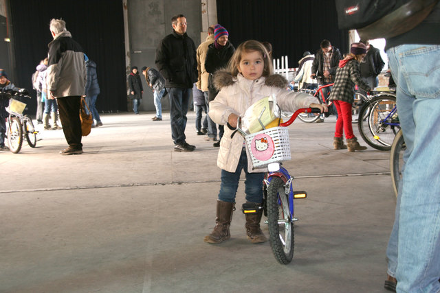 Auch die kleine Lilli fand ein Rad mit einem tollen Hello Kitty Korb.