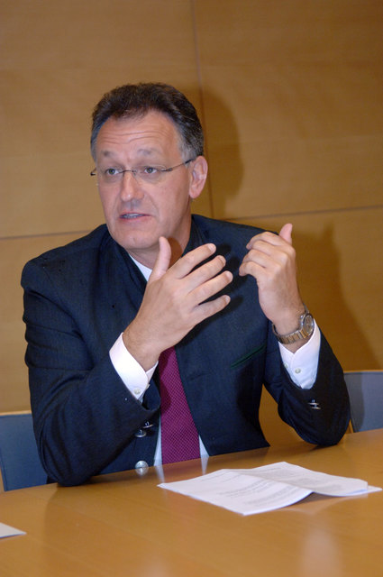 Bgm. Erich Ruetz präsentierte eine positive Jahresrechnung.