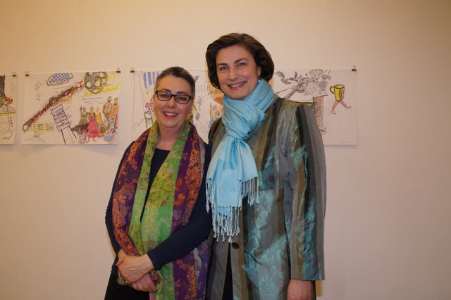 Die Künstlerin Kathrin Racz und Galeristin Ulrike Reinert.