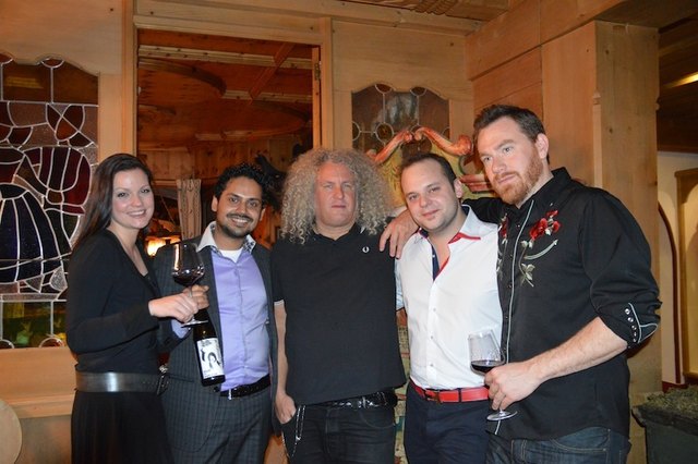 Sissi Mimm (Vinoribis), Punit Sikand (Inhaber Restaurant Madhuban), Charles Smith, Andreas Mimm (Werbeagentur ProLogo), Andrew Latta (Charles' Winemaker)