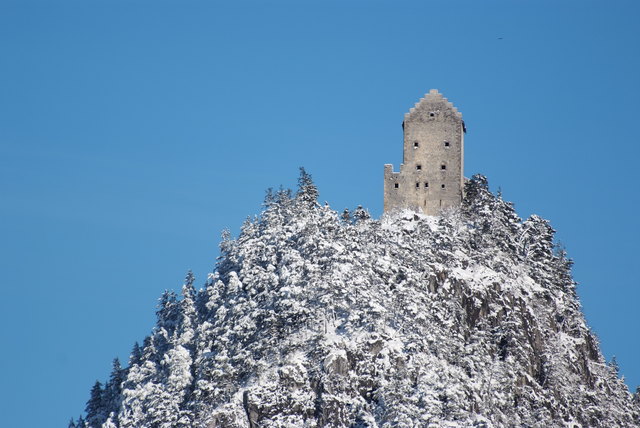 Der "Starkenberger Panoramaweg" soll bei der Kronburg vorbeiführen und auf Schloss Landeck enden. | Foto: Josef Sauerwein