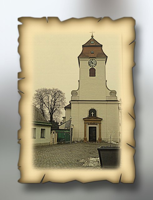 Dem St. Laurentius ist die Pfarrkirche Alt-Simmering geweiht und steht auf einer Geländekante, von der aus man die Simmeringer Haide und bis nach Kaiserebersdorf schauen kann.