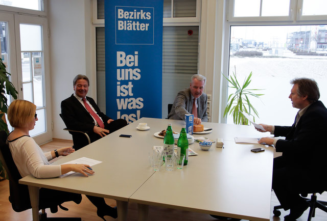 Interview in der Bezirksblätter-Redaktion Wr. Neustadt: Redaktionsleiterin Bianca Senft-Werfring, SP-NÖ-Klubchef Alfredo Rosenmaier, NÖ-VP-Klubchef Klaus Schneeberger und Chefred.-Stv. Peter Zezula.