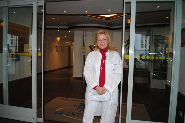 Primaria Sabine Junk-Jantsch leitet als erste Frau in ganz Österreich die Orthopädische Chirurgie im Evangelischen Krankenhaus.
