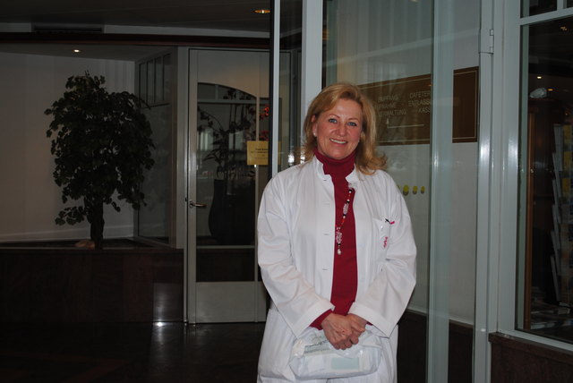 Primaria Sabine Junk-Jantsch leitet als erste Frau in ganz Österreich die Orthopädische Chirurgie im Evangelischen Krankenhaus.