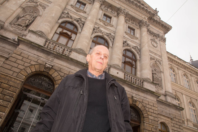 "Ich bin mit der TU verwachsen, habe hier Wurzeln geschlagen", sagt Rekord-Student Hans-Peter Gangl. | Foto: Martin Wiesner