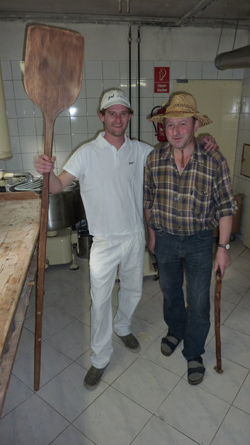 Zurück zum Ursprung mit den engagierten Bäckern Mathias Neuweg und Manfred Doppelbauer (v. l.).