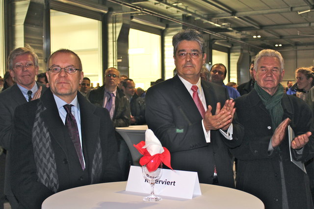 Gemeinderat Harald Troch, Generaldirektor Wolfgang Hesoun und BV Stellvertreter Pater Kriz
