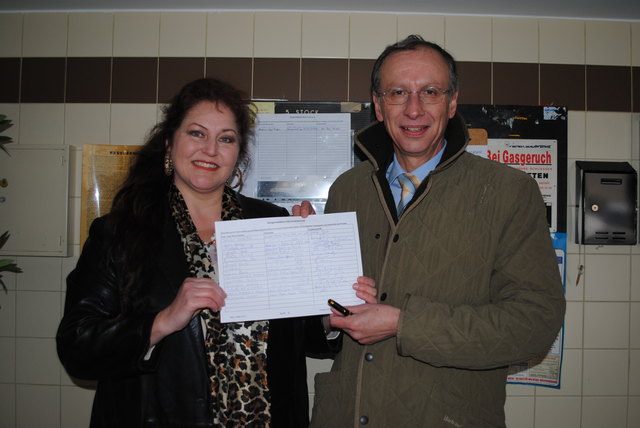 Michaela Janik und Helmut Zimmermann im Kampf gegen die neue Flächenwidmung. | Foto: Bukowsky