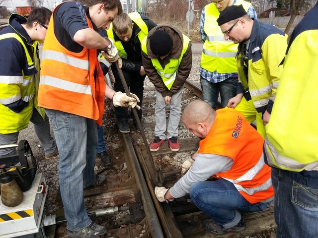 Die NÖVOG erweitert ihre Kompetenzen und wartet seit 1. April 2013 alle Sicherungsanlagen auf den Strecken der NÖVOG selbst. Dafür haben sechs Mitarbeiter die Ausbildung zum geprüften Signalmeister absolviert und sorgen ab sofort für Sicherheit auf allen Strecken der NÖVOG. © NÖVOG