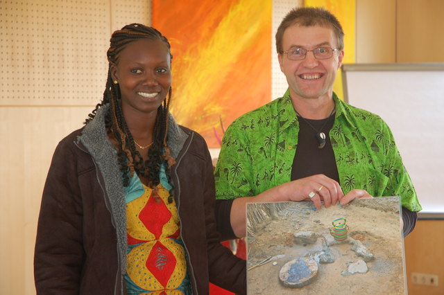 Die Senegalesin Lota  Faye und Xaver Lahmer
