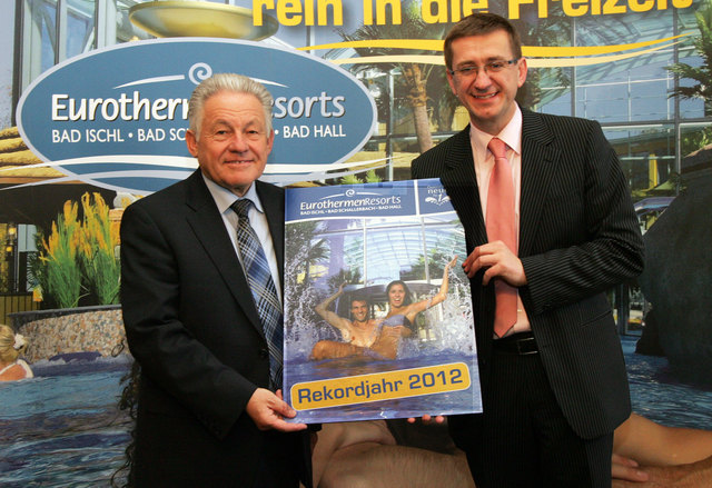 Aufsichtsrats-Vorsitzender Josef Pühringer und Eurothermen-Geschäftsführer Markus Achleitner freuen sich über das Rekordjahr 2012. | Foto: EurothermenResorts/Andreas Maringer
