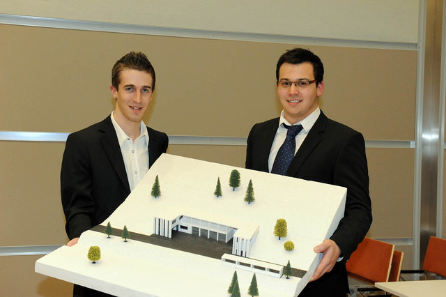 Rene Pammer aus St. Johann (links) und Nemanja Savicic aus Linz überzeugten mit ihrem Projekt.