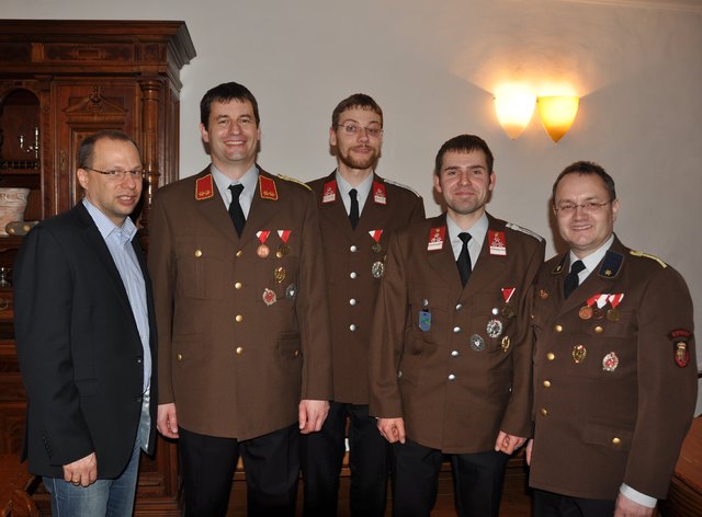 neues Feuerwehrkommando in Kronstorf: Bgm. Dr. Christian Kolarik, Kdt. Thomas Huber, Schriftführer Stefan Palmanshofer, Kdt.Stv. Oliver Preinessl, Kassier Ing. Franz Wimmer