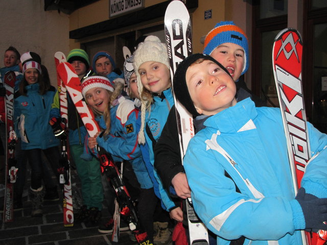 Die Kinder der Sportunion Abtenau warten schon gespannt auf "Lanzi".