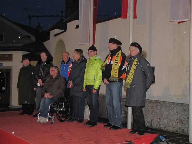 Die Ehrengäste auf der Tribüne