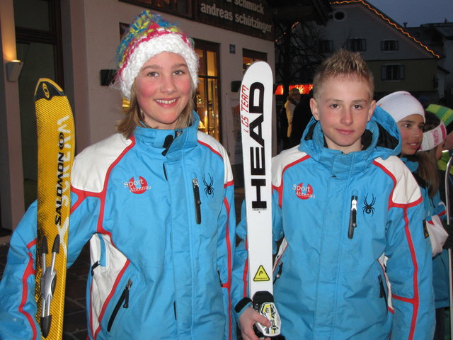 Christina und Kevin stehen im Spalier für den Weltmeister
