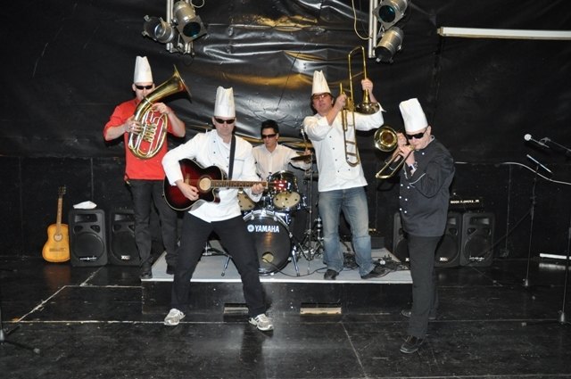 Gastwirt Franz Schachner (2. v. li.) rockt mit Kollegen. | Foto: Privat