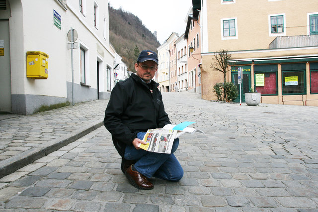 Robert Walkner auf einer der Testflächen. "Ich will eine Chance, zu beweisen, dass meine Idee gut ist", sagt er.