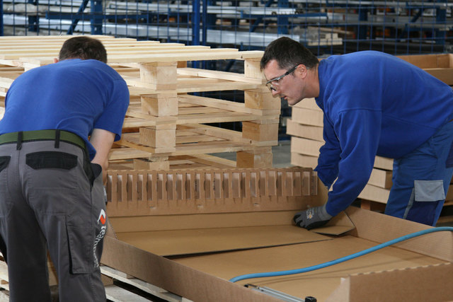 THIMM ACE produziert am Standort in Hofstätten vor allem Verpackungen für die Automobilindustrie.