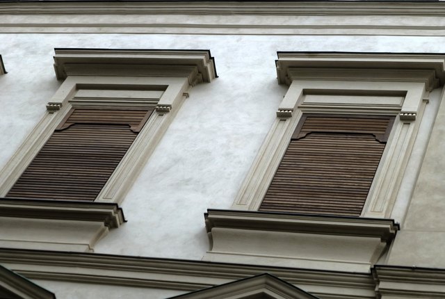 Die hölzernen Jalousien dieses Palais finde ich sehr interessant