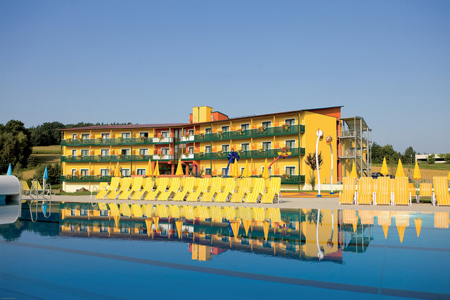Thermenhotel Puchas Plus - am sonnigsten Platz der Therme befindet sich unser Urlaubs-Paradies mit 50 Zimmern. | Foto: PuchasPlus