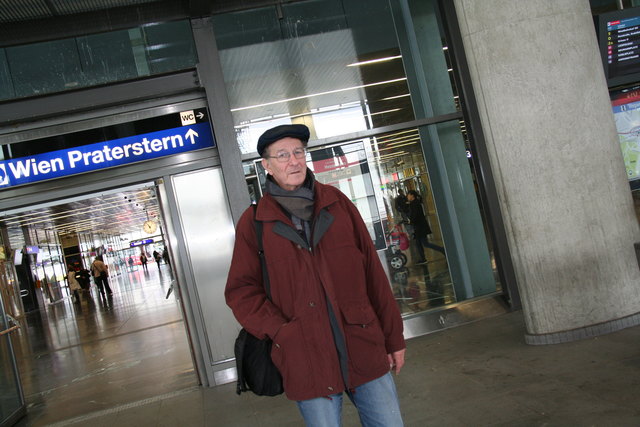Platz für einen Briefkasten wäre am Praterstern vorhanden, weiß Franz Hora.