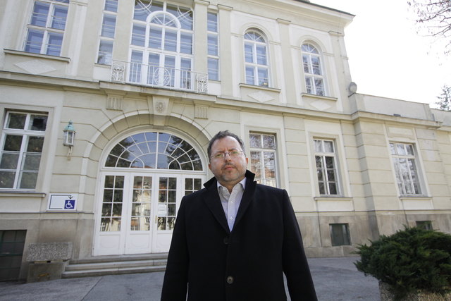 Einsatz: Hietzings Politiker wie VP-Bezirksrat Ebert wollen die Gesundheitsvorsorge und die alten Gebäude erhalten.