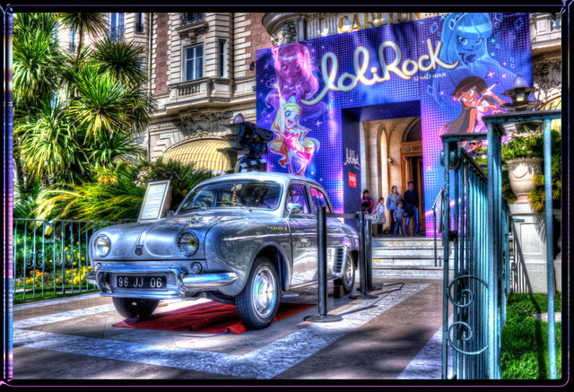 Dieser flotte Oldtimer ziert den Eingang zum Hotel Carlton in Cannes