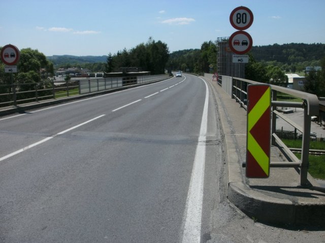 Über drei Brücken an der B54 ist ab 16. April nur ein Fahrstreifen befahrbar. | Foto: KK